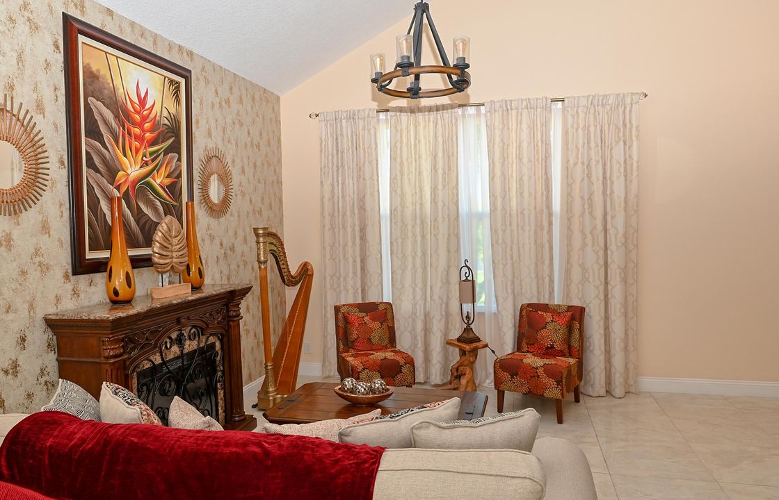 待售: $635,000 (4 贝兹, 2 浴室, 2005 平方英尺)