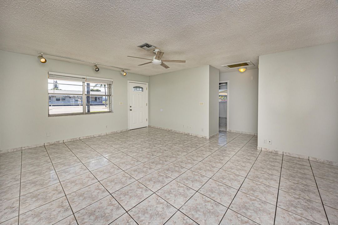 出租: $1,900 (2 贝兹, 2 浴室, 1050 平方英尺)