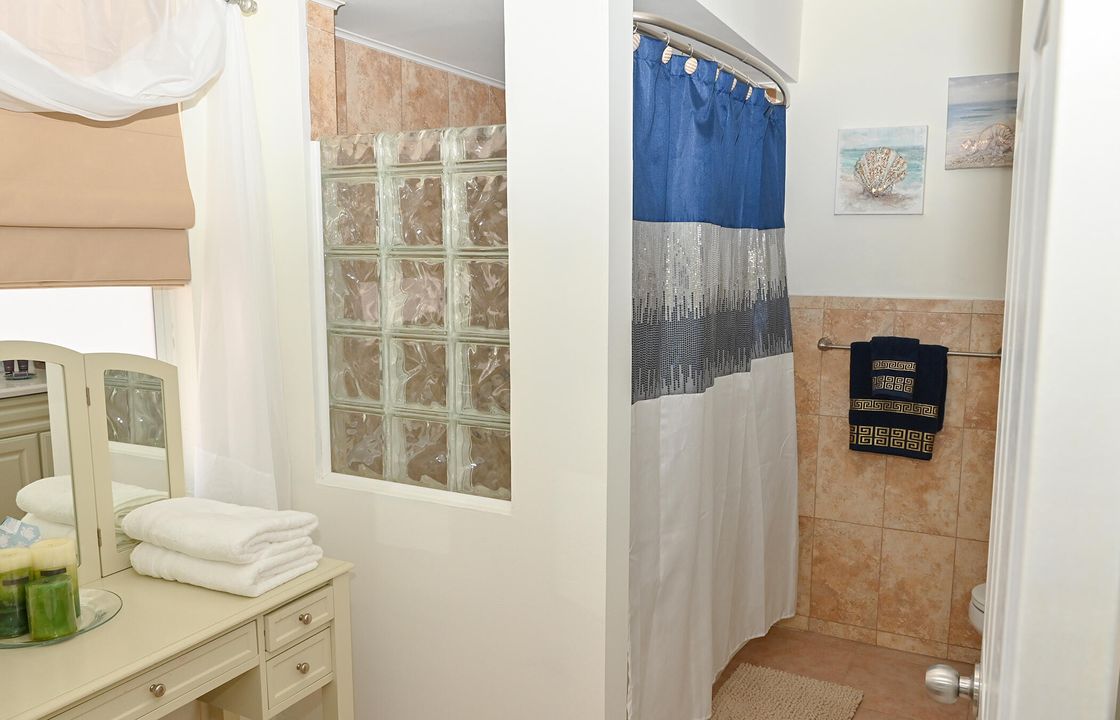 待售: $635,000 (4 贝兹, 2 浴室, 2005 平方英尺)