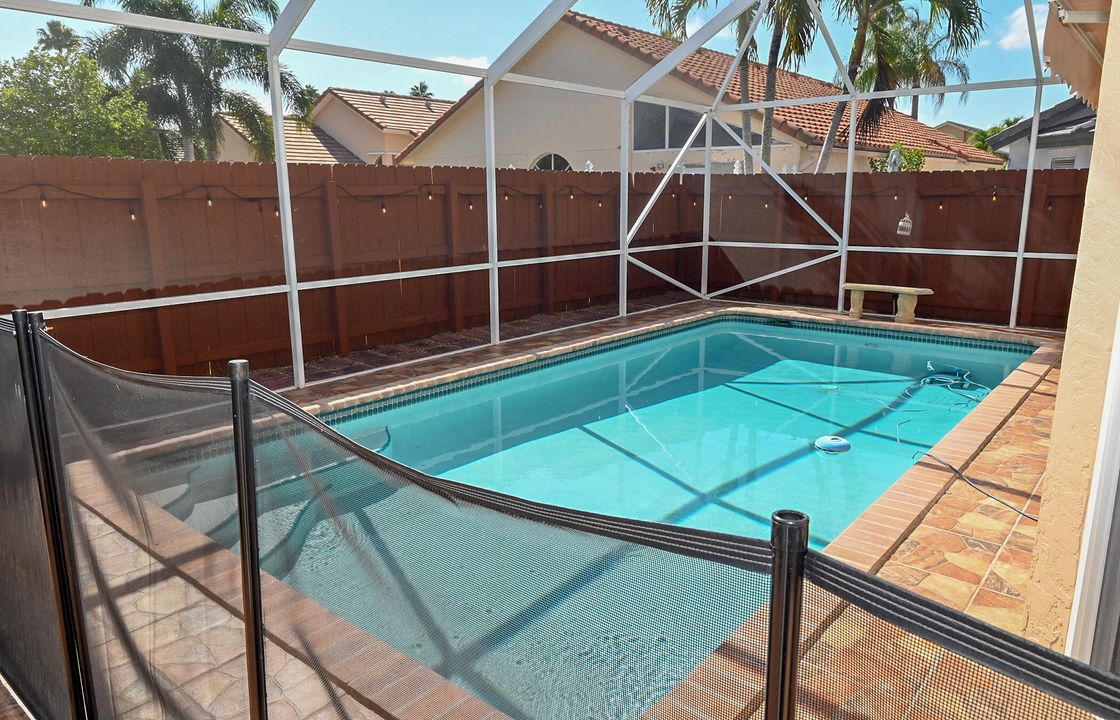 待售: $635,000 (4 贝兹, 2 浴室, 2005 平方英尺)