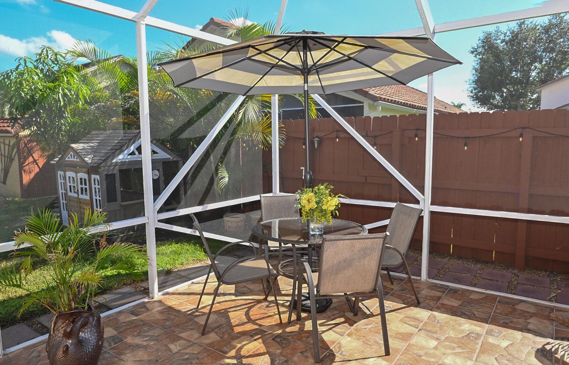 待售: $635,000 (4 贝兹, 2 浴室, 2005 平方英尺)