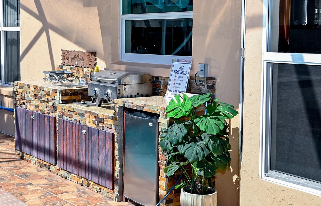 待售: $635,000 (4 贝兹, 2 浴室, 2005 平方英尺)