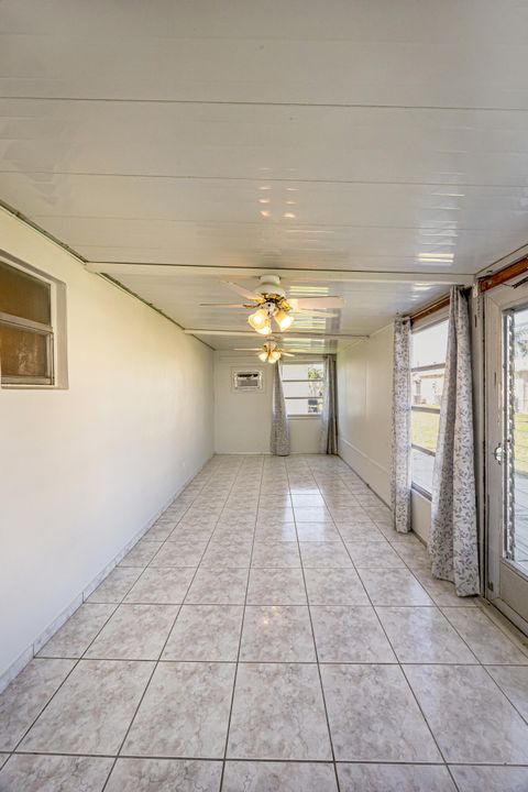 出租: $1,900 (2 贝兹, 2 浴室, 1050 平方英尺)