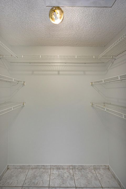 出租: $1,900 (2 贝兹, 2 浴室, 1050 平方英尺)