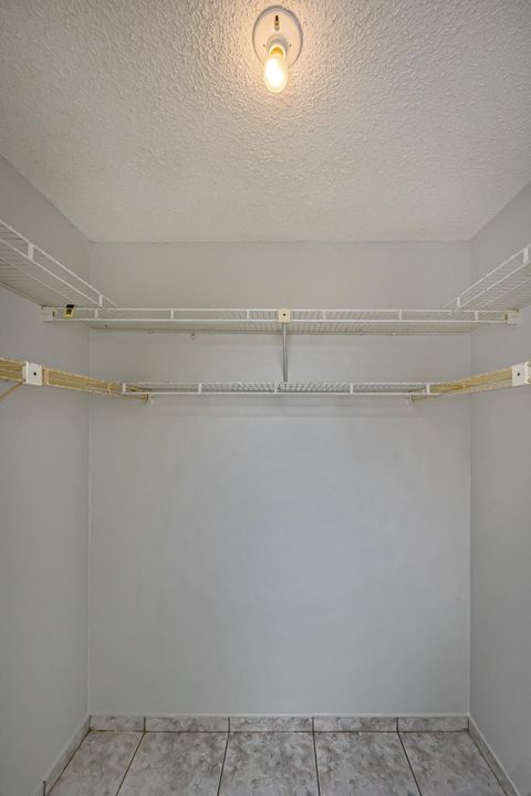 出租: $1,900 (2 贝兹, 2 浴室, 1050 平方英尺)