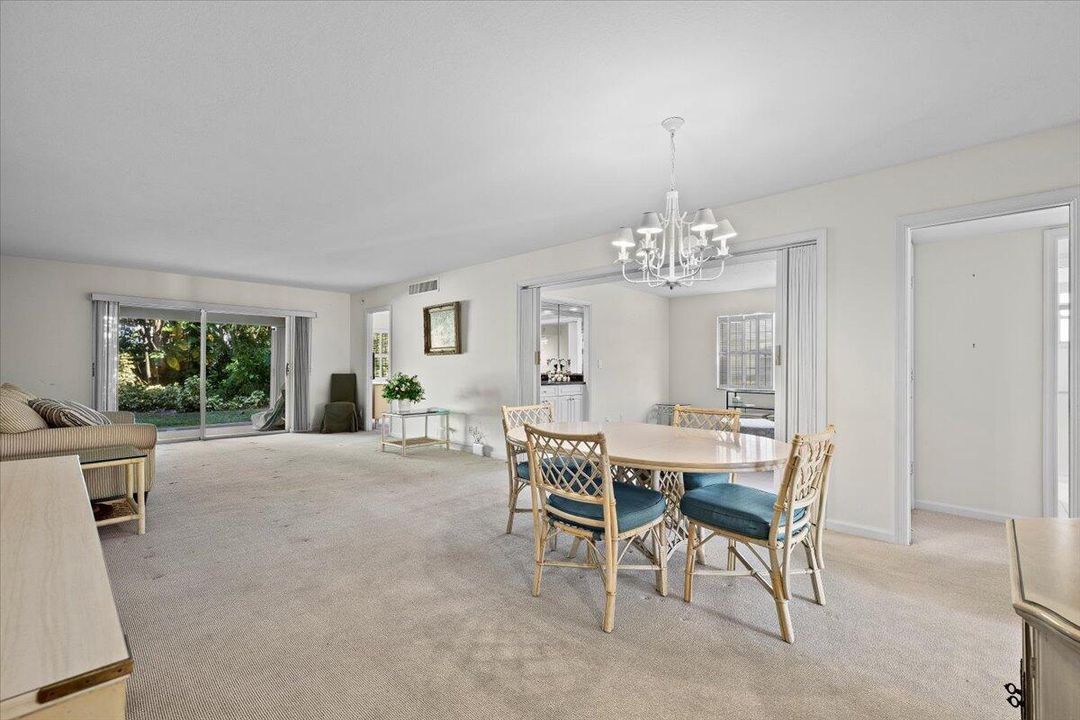 合同活跃: $385,900 (3 贝兹, 2 浴室, 1490 平方英尺)