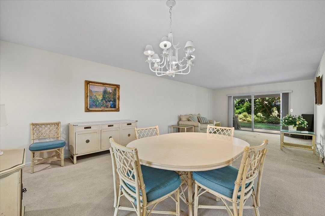 合同活跃: $385,900 (3 贝兹, 2 浴室, 1490 平方英尺)