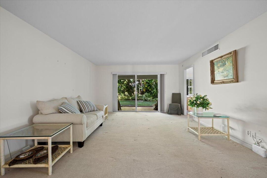 合同活跃: $385,900 (3 贝兹, 2 浴室, 1490 平方英尺)