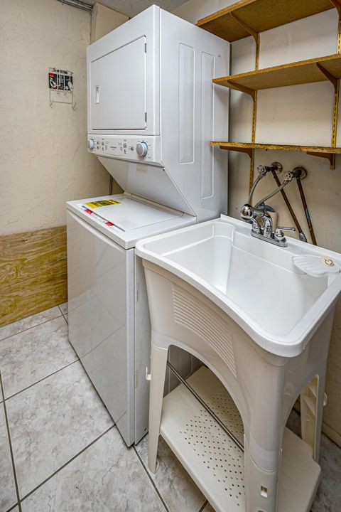 出租: $1,900 (2 贝兹, 2 浴室, 1050 平方英尺)