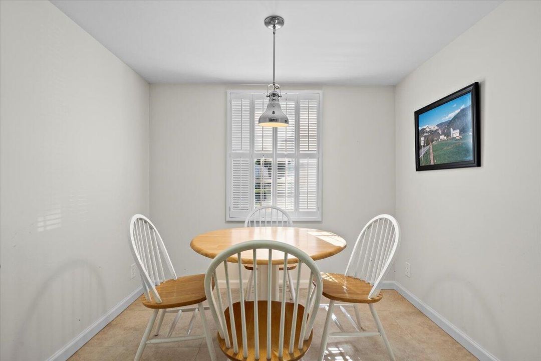 合同活跃: $385,900 (3 贝兹, 2 浴室, 1490 平方英尺)