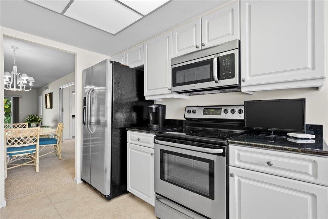 合同活跃: $385,900 (3 贝兹, 2 浴室, 1490 平方英尺)