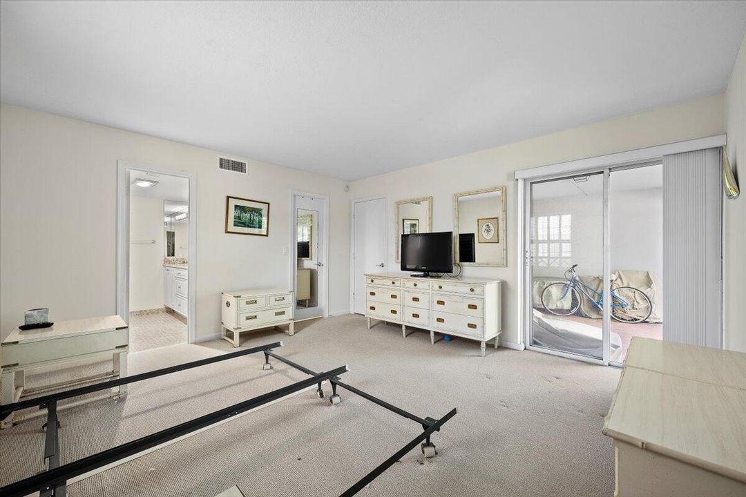 合同活跃: $385,900 (3 贝兹, 2 浴室, 1490 平方英尺)