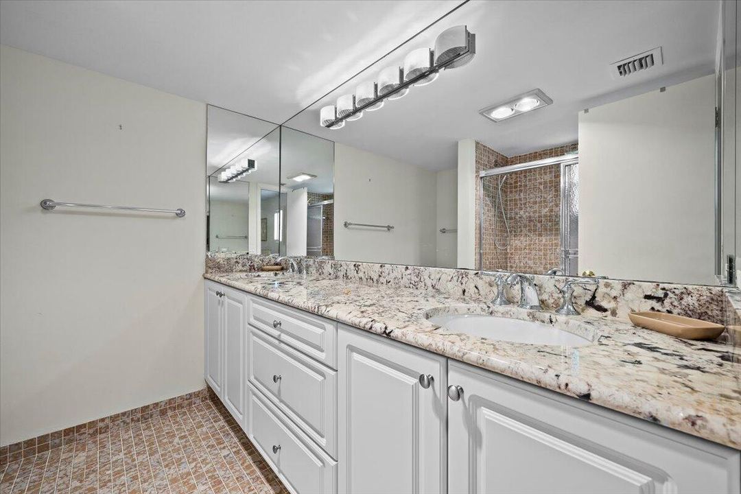 合同活跃: $385,900 (3 贝兹, 2 浴室, 1490 平方英尺)