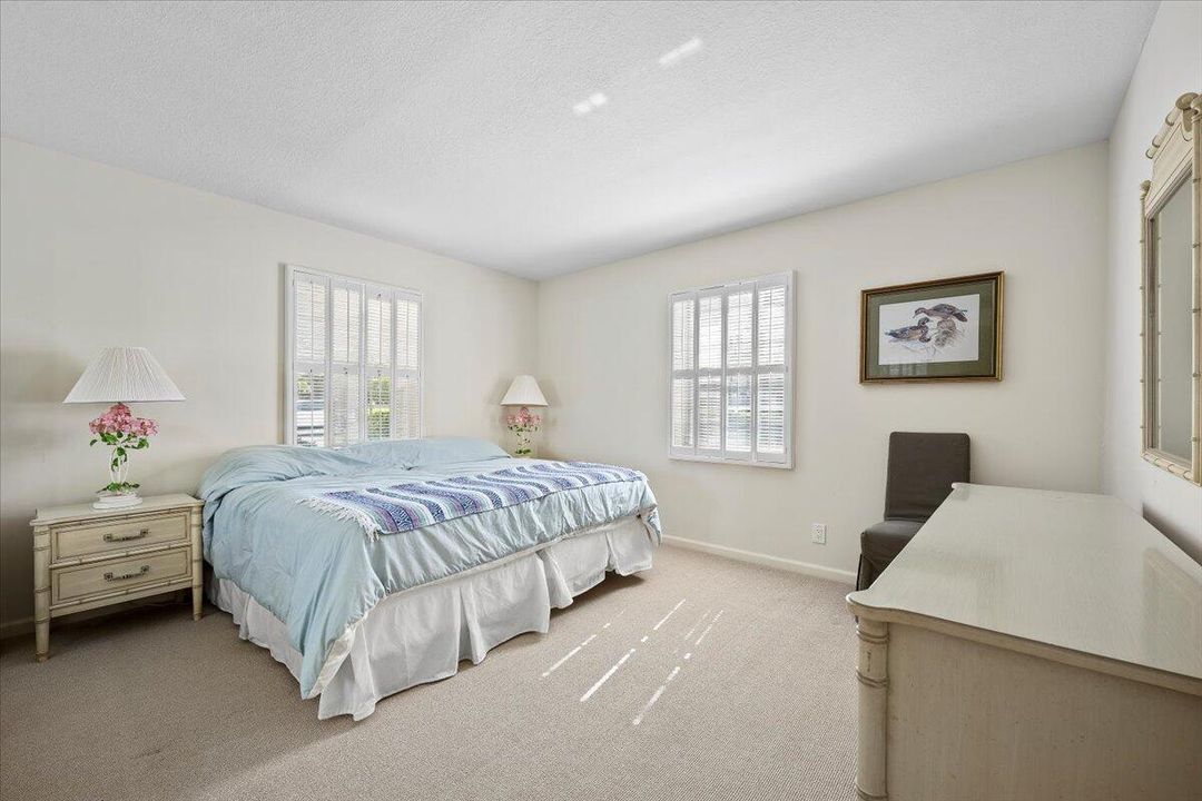 合同活跃: $385,900 (3 贝兹, 2 浴室, 1490 平方英尺)