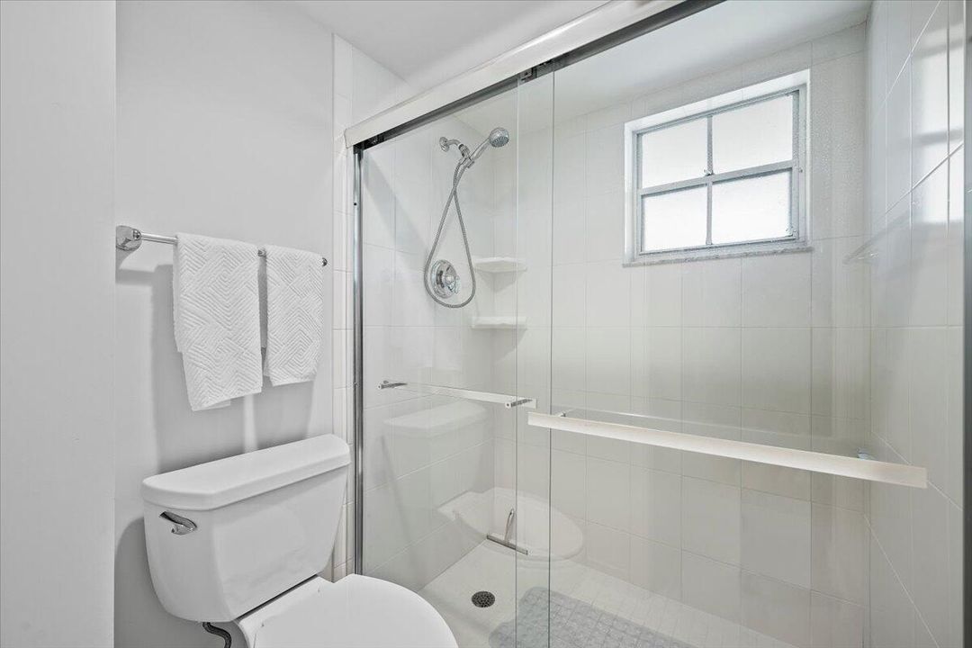 合同活跃: $385,900 (3 贝兹, 2 浴室, 1490 平方英尺)