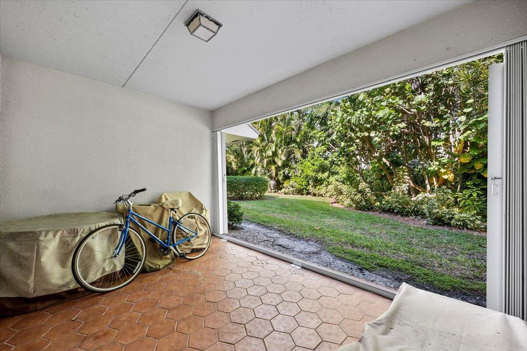 合同活跃: $385,900 (3 贝兹, 2 浴室, 1490 平方英尺)