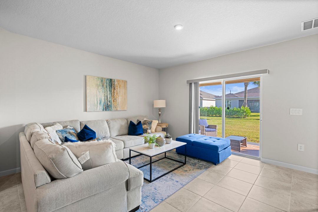 For Sale: $315,900 (3 beds, 2 baths, 1529 Square Feet)