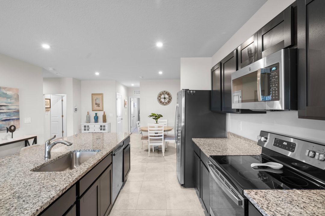 For Sale: $315,900 (3 beds, 2 baths, 1529 Square Feet)