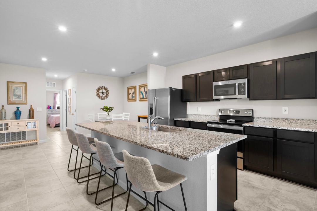 For Sale: $315,900 (3 beds, 2 baths, 1529 Square Feet)