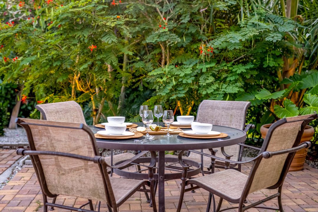 For Rent: $3,800 (3 beds, 2 baths, 1227 Square Feet)