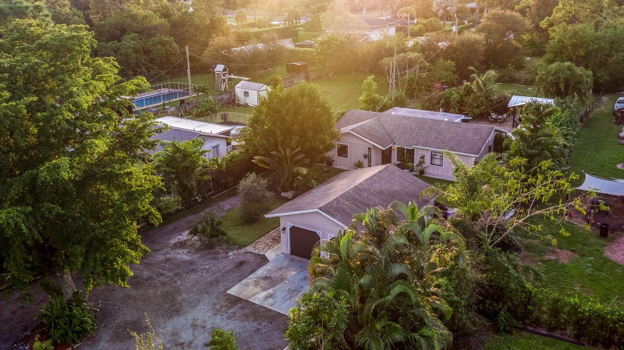 For Rent: $3,800 (3 beds, 2 baths, 1227 Square Feet)