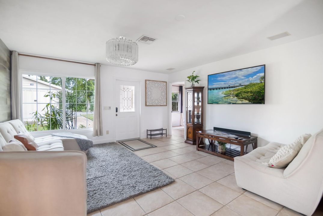 For Rent: $3,800 (3 beds, 2 baths, 1227 Square Feet)