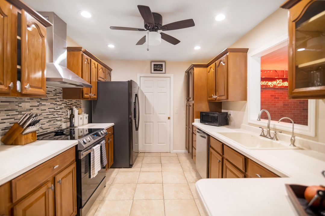 For Rent: $3,800 (3 beds, 2 baths, 1227 Square Feet)