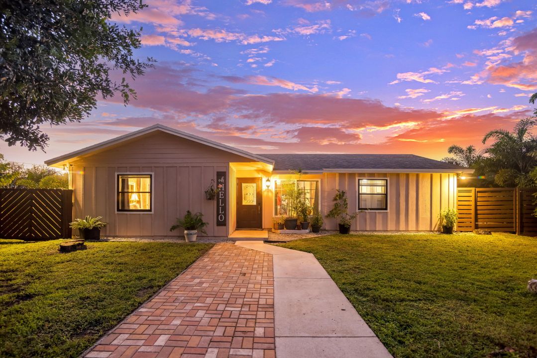 For Rent: $3,800 (3 beds, 2 baths, 1227 Square Feet)