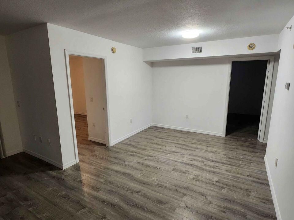 For Rent: $1,850 (2 beds, 1 baths, 926 Square Feet)