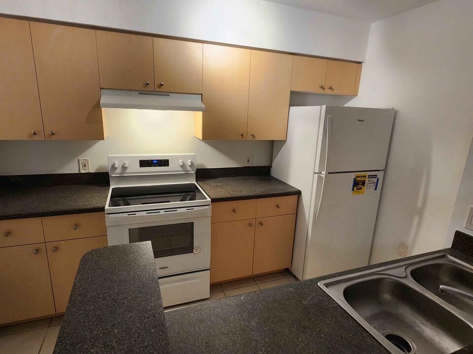 For Rent: $1,850 (2 beds, 1 baths, 926 Square Feet)