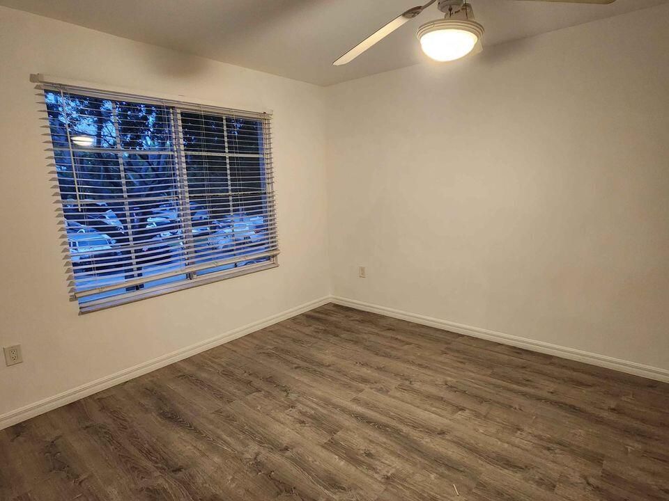 For Rent: $1,850 (2 beds, 1 baths, 926 Square Feet)