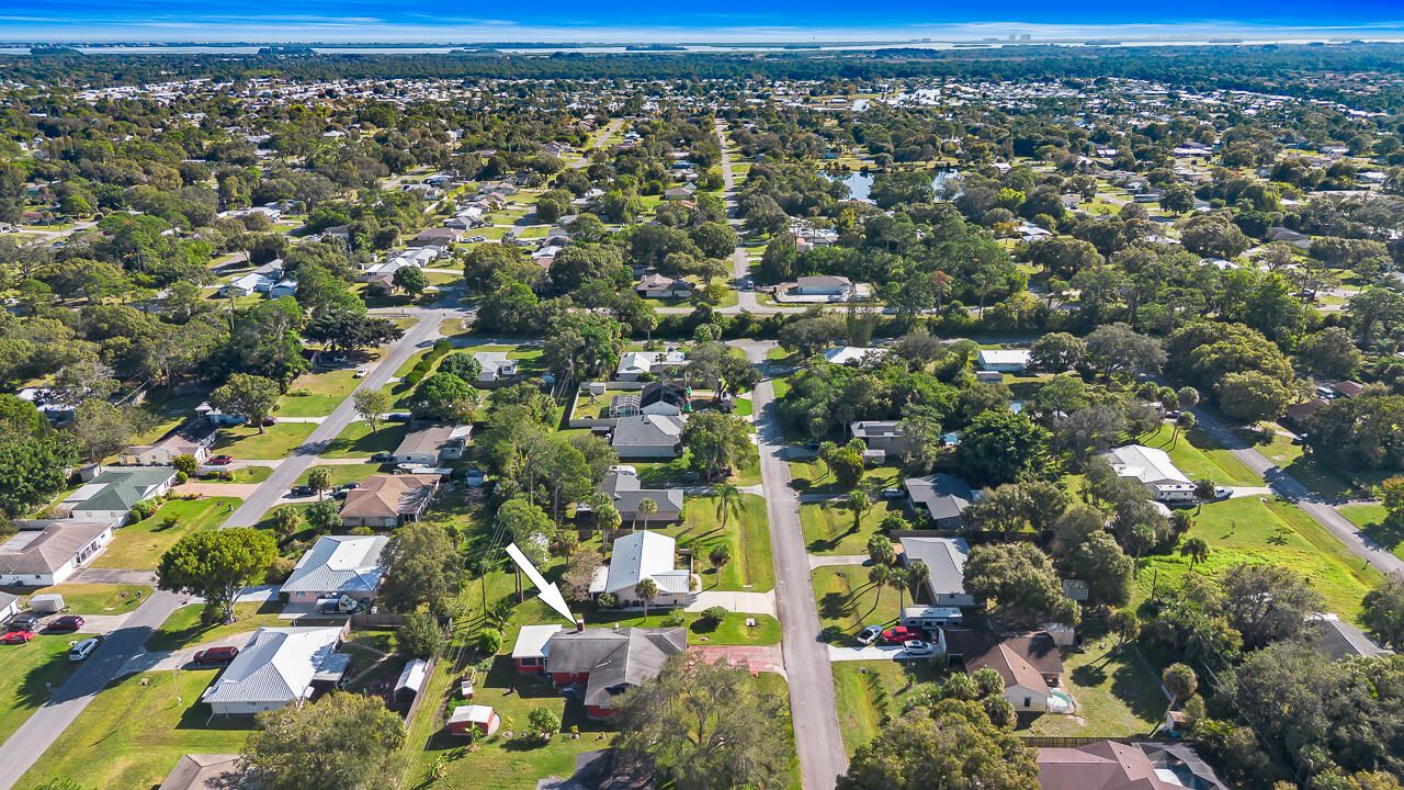 For Sale: $375,000 (4 beds, 2 baths, 2010 Square Feet)