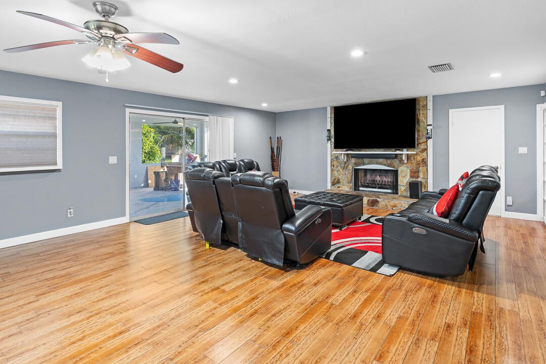 For Sale: $375,000 (4 beds, 2 baths, 2010 Square Feet)