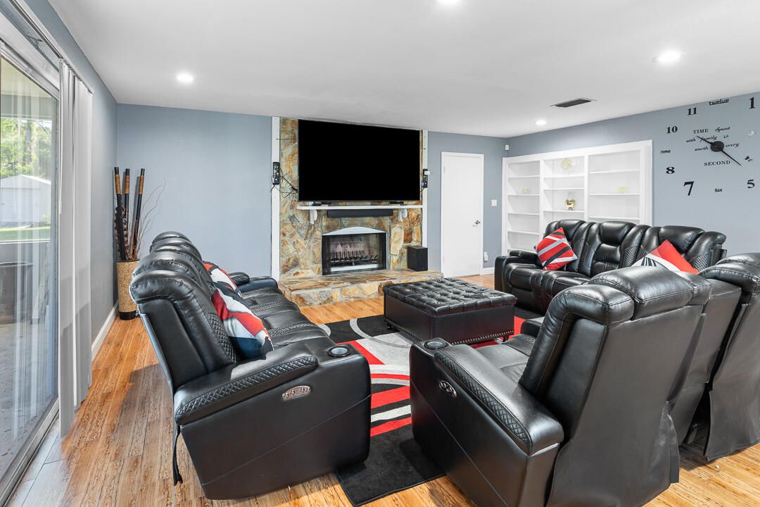 For Sale: $375,000 (4 beds, 2 baths, 2010 Square Feet)