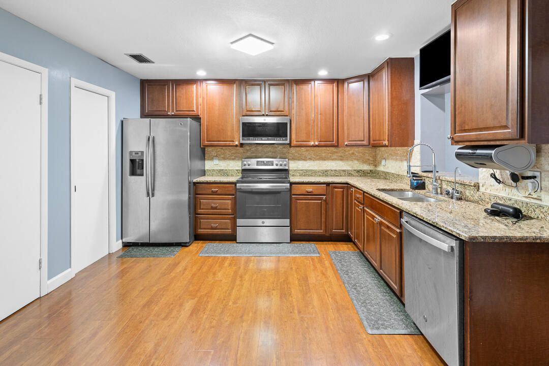 For Sale: $375,000 (4 beds, 2 baths, 2010 Square Feet)