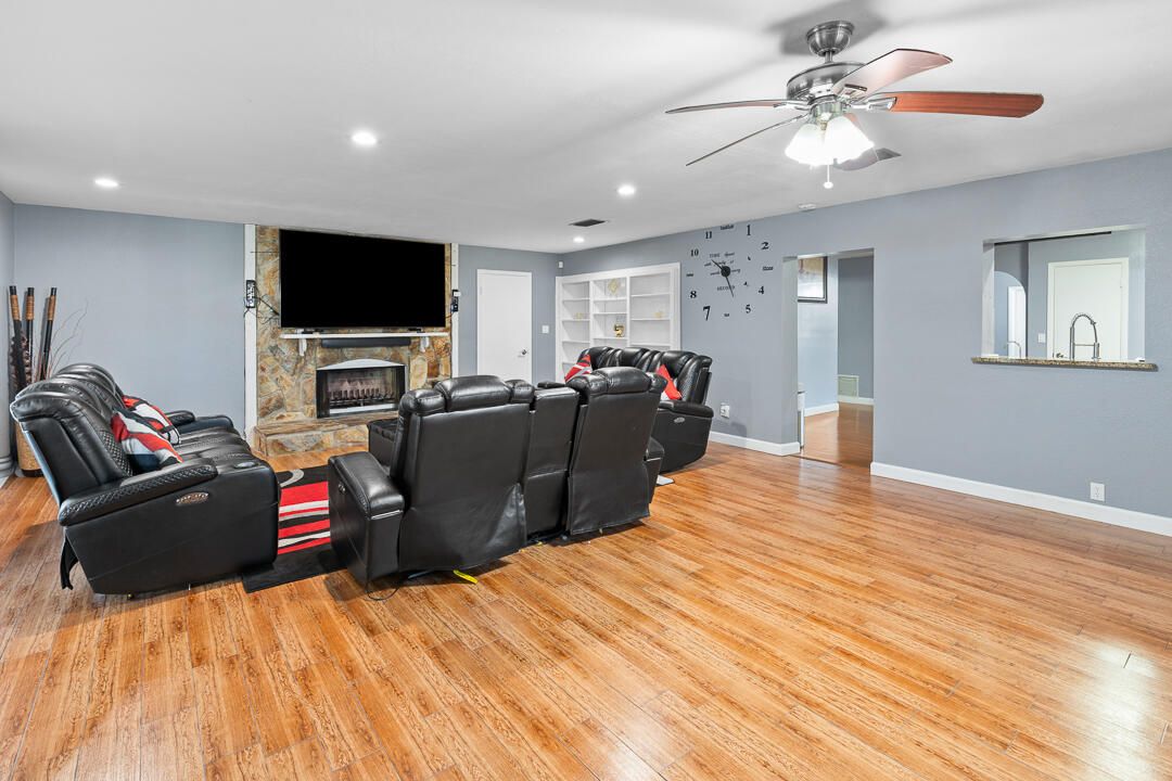 For Sale: $375,000 (4 beds, 2 baths, 2010 Square Feet)