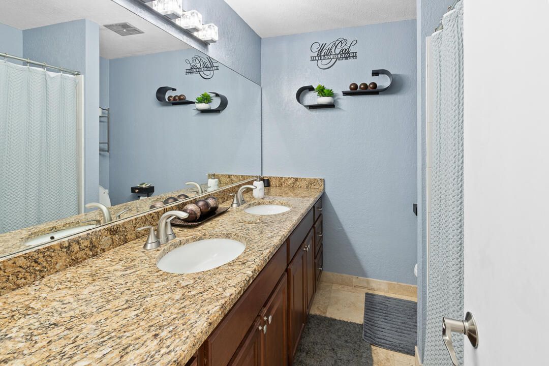 For Sale: $375,000 (4 beds, 2 baths, 2010 Square Feet)