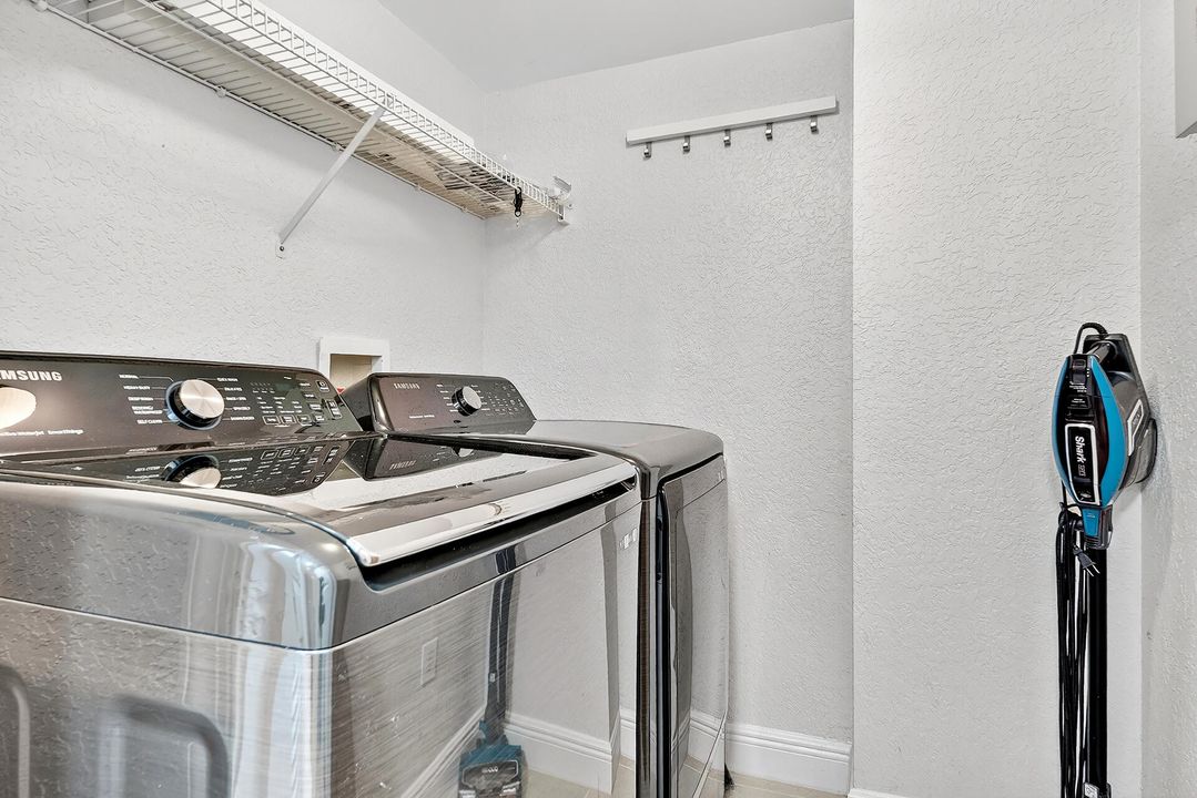 合同活跃: $6,500 (2 贝兹, 2 浴室, 1334 平方英尺)