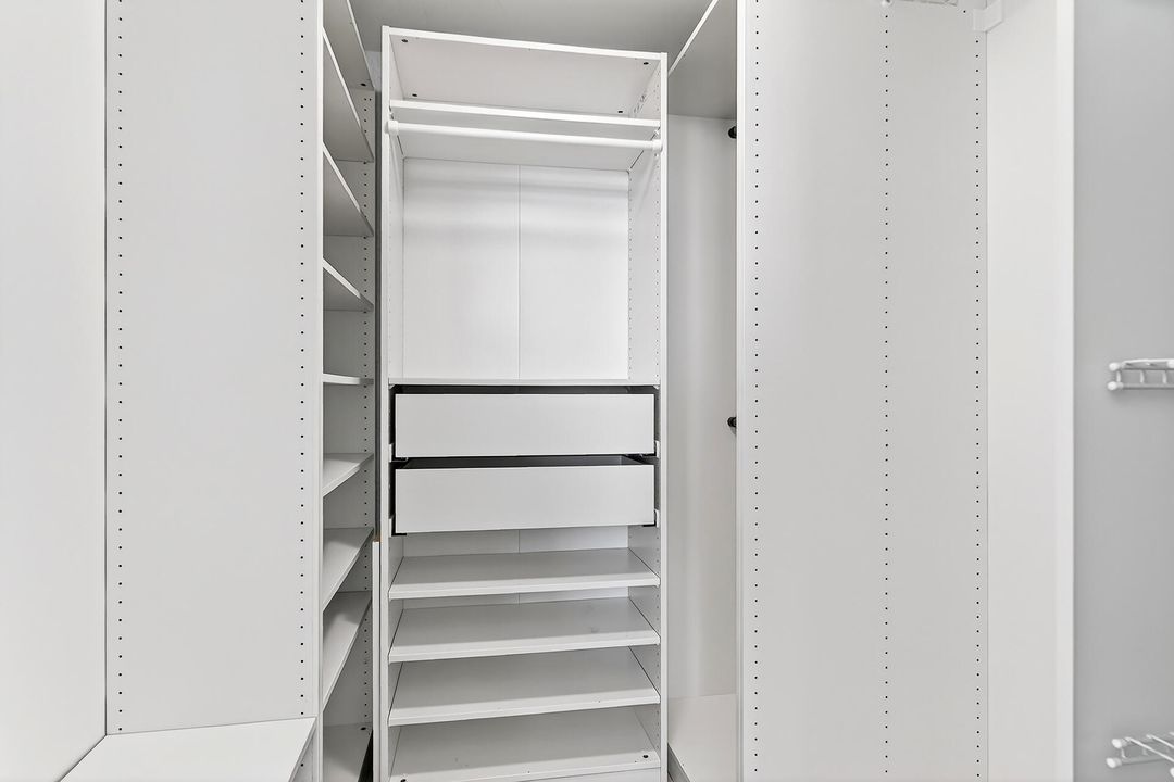 合同活跃: $6,500 (2 贝兹, 2 浴室, 1334 平方英尺)