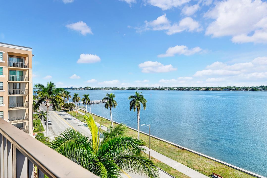 合同活跃: $6,500 (2 贝兹, 2 浴室, 1334 平方英尺)