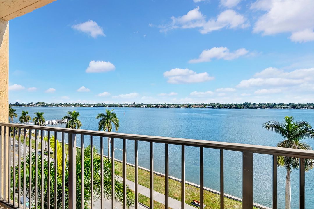 合同活跃: $6,500 (2 贝兹, 2 浴室, 1334 平方英尺)