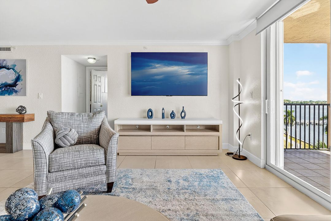 合同活跃: $6,500 (2 贝兹, 2 浴室, 1334 平方英尺)