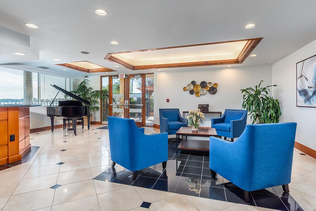 合同活跃: $6,500 (2 贝兹, 2 浴室, 1334 平方英尺)