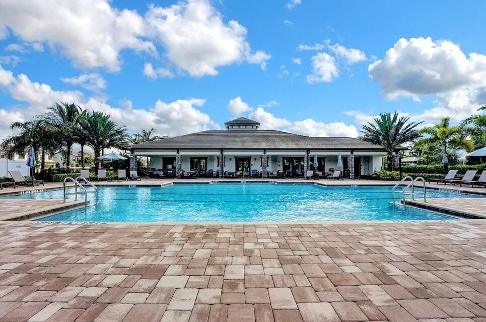 待售: $650,000 (4 贝兹, 2 浴室, 1894 平方英尺)