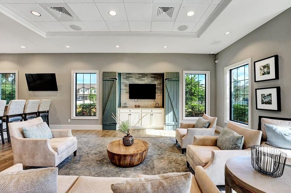 待售: $650,000 (4 贝兹, 2 浴室, 1894 平方英尺)