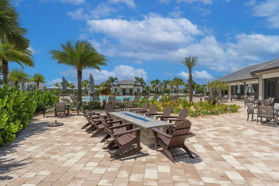 待售: $650,000 (4 贝兹, 2 浴室, 1894 平方英尺)