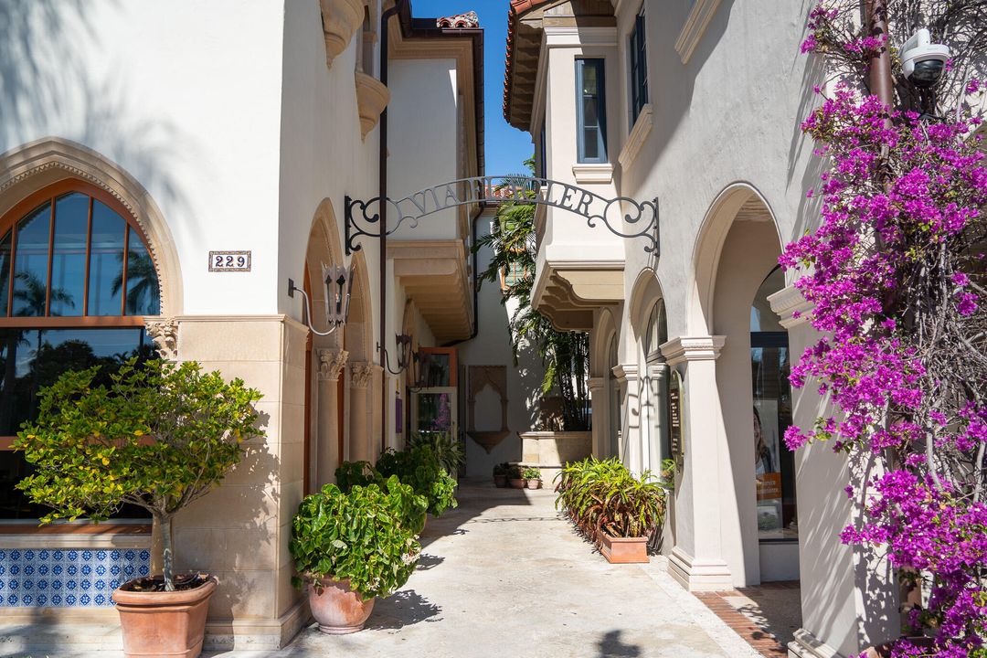 For Sale: $15,500,000 (3 beds, 3 baths, 3560 Square Feet)