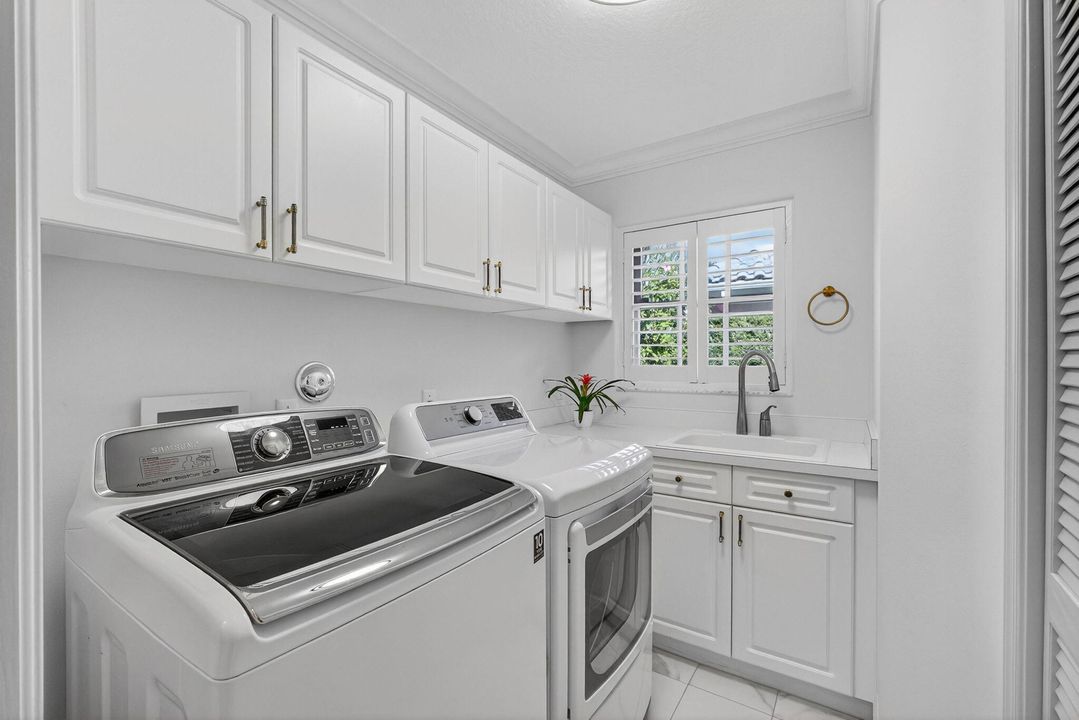 For Sale: $1,025,000 (3 beds, 3 baths, 2617 Square Feet)