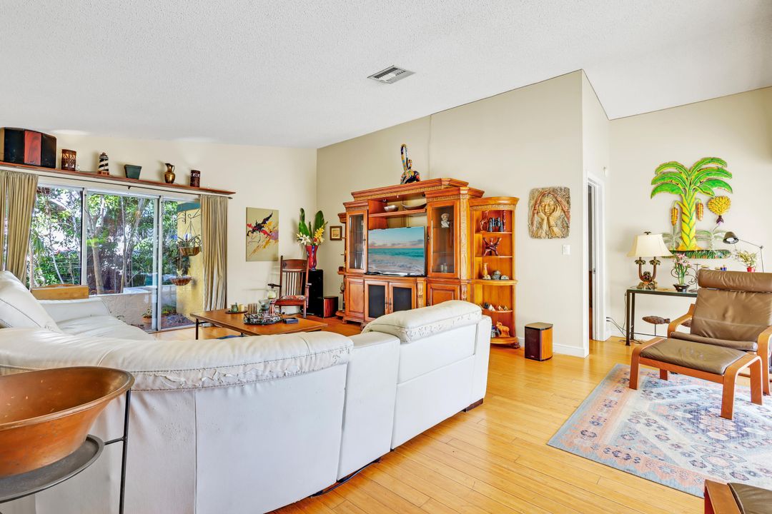 For Sale: $1,250,000 (4 beds, 2 baths, 2305 Square Feet)