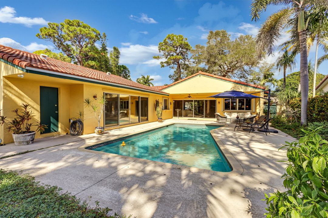 For Sale: $1,250,000 (4 beds, 2 baths, 2305 Square Feet)